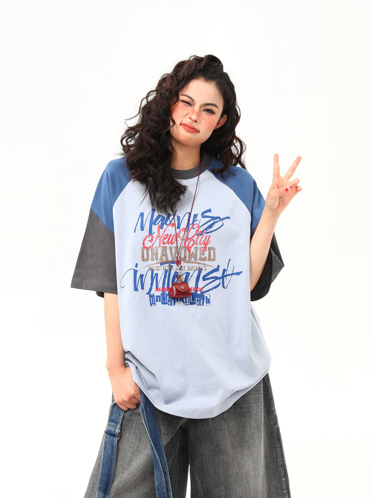 Retro Graffiti Letter Color-Blocking Raglan Short-Sleeve T-Shirt for Women - Unique American 90s Style Graphic Tee Retro Graffiti Letter Color-Blocking Raglan Short-Sleeve T-Shirt for Women - Unique American 90s Style Graphic Tee