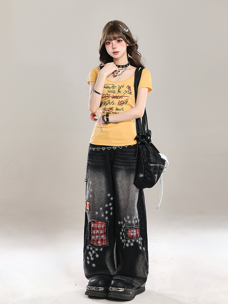 Retro Graffiti Letter Printed Slim-Fit Women's Crop Top T-Shirt - Summer 90s Style Short Sleeve Flattering Fashion Retro Graffiti Letter Printed Slim-Fit Women's Crop Top T-Shirt - Summer 90s Style Short Sleeve Flattering Fashion