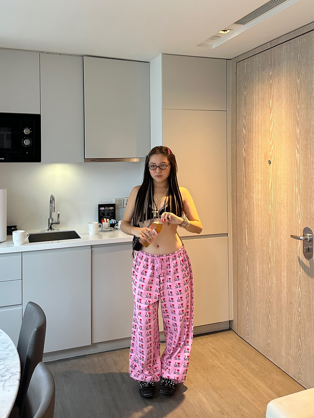 Retro Heart Print Soft Pink Hoodie and Sweatpants Set - Cozy 90s Inspired Fleece Loungewear Retro Heart Print Soft Pink Hoodie and Sweatpants Set - Cozy 90s Inspired Fleece Loungewear