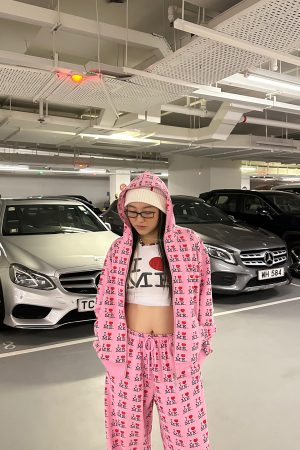 Retro Heart Print Soft Pink Hoodie and Sweatpants Set - Cozy 90s Inspired Fleece Loungewear