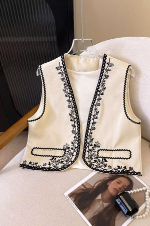Retro Heavy Embroidery Lace Sleeveless Tank Top - Ethnic Style Layered Vest for Travel, Boho Chic Fashion