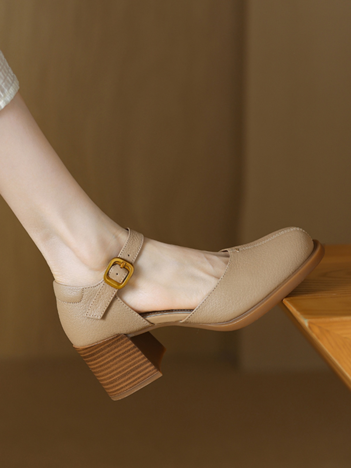 Retro High Heel Chunky Heeled Sandals for Women - Sheepskin One-Strap Hollow Out Design - Summer 2025 Fashion Retro High Heel Chunky Heeled Sandals for Women - Sheepskin One-Strap Hollow Out Design - Summer 2025 Fashion