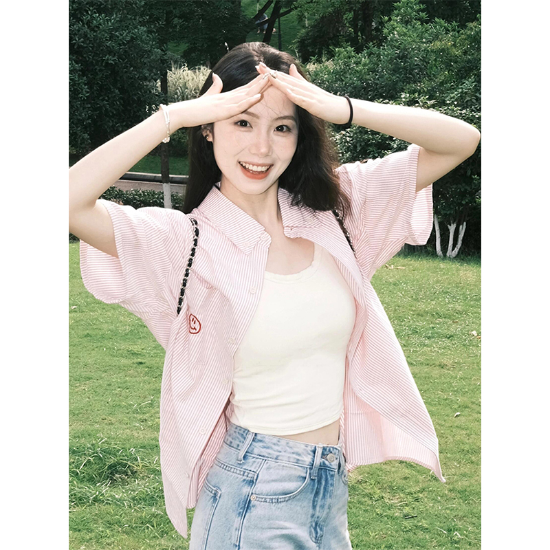 Retro Hong Kong Style Pink Striped Short Sleeve Shirt for Women - Casual Loose Fit Smiley Face Jacket Top for Summer Retro Hong Kong Style Pink Striped Short Sleeve Shirt for Women - Casual Loose Fit Smiley Face Jacket Top for Summer