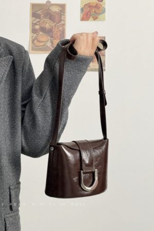 Retro Horseshoe Buckle Water Bucket Bag for Women - 2024 Mini Commuter Handbag, Stylish Shoulder Crossbody Bag