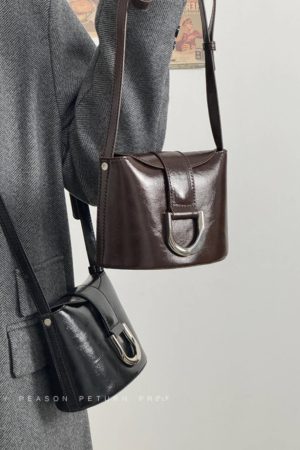 Retro Horseshoe Buckle Water Bucket Bag for Women - 2024 Mini Commuter Handbag, Stylish Shoulder Crossbody Bag