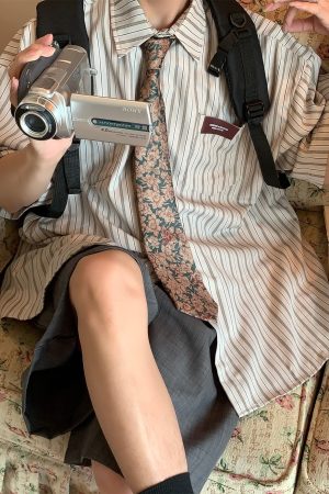 Retro Japanese-Style Vertical Striped Loose Short-Sleeve Shirt for Men and Women, Summer City Boy Aesthetic, Hong Kong Influence