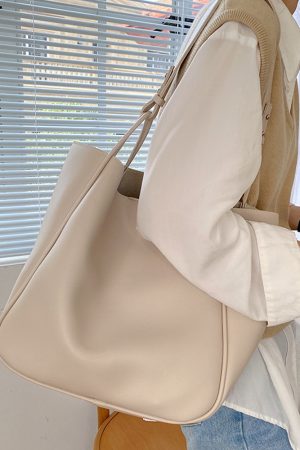 Retro æ¸¯é£Ž Large Capacity Shoulder Tote Bag for Women - Chic Commuting Underarm Design