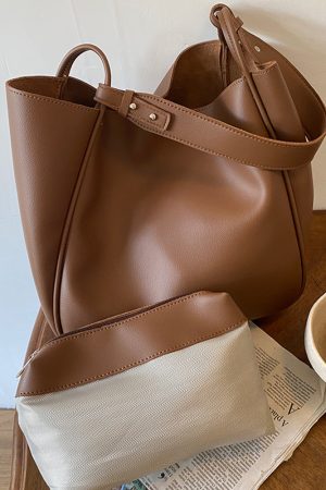 Retro æ¸¯é£Ž Large Capacity Shoulder Tote Bag for Women - Chic Commuting Underarm Design