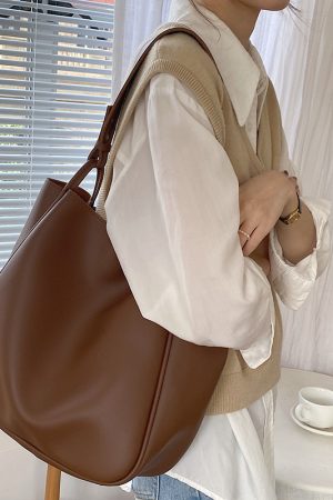 Retro æ¸¯é£Ž Large Capacity Shoulder Tote Bag for Women - Chic Commuting Underarm Design