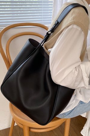 Retro æ¸¯é£Ž Large Capacity Shoulder Tote Bag for Women - Chic Commuting Underarm Design