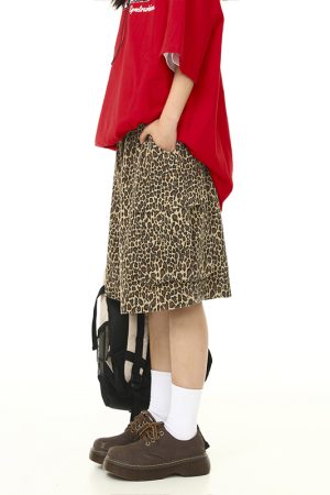 Retro Leopard Print Cargo Shorts for Men and Women - Loose Wide-Leg Style with Multiple Pockets, Trendy Streetwear