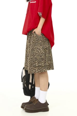 Retro Leopard Print Cargo Shorts for Men and Women - Loose Wide-Leg Style with Multiple Pockets, Trendy Streetwear