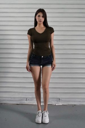 Retro Low-Waist Buttock-Hugging Rolled Hem Denim Shorts - Y2K Inspired Fashion for a Chic Summer Look