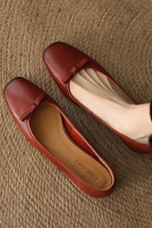 Retro Minimalist Genuine Leather Flats - Handmade Deer and Nara Cowhide Versatile Shallow Mouth Grandma Shoes for Women