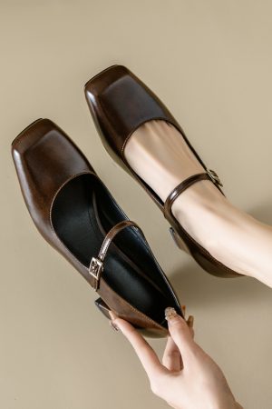 Retro One-Strap Mary Jane Shoes in Genuine Leather with Chunky Heels and Square Toes - Italian Style Fashion Footwear