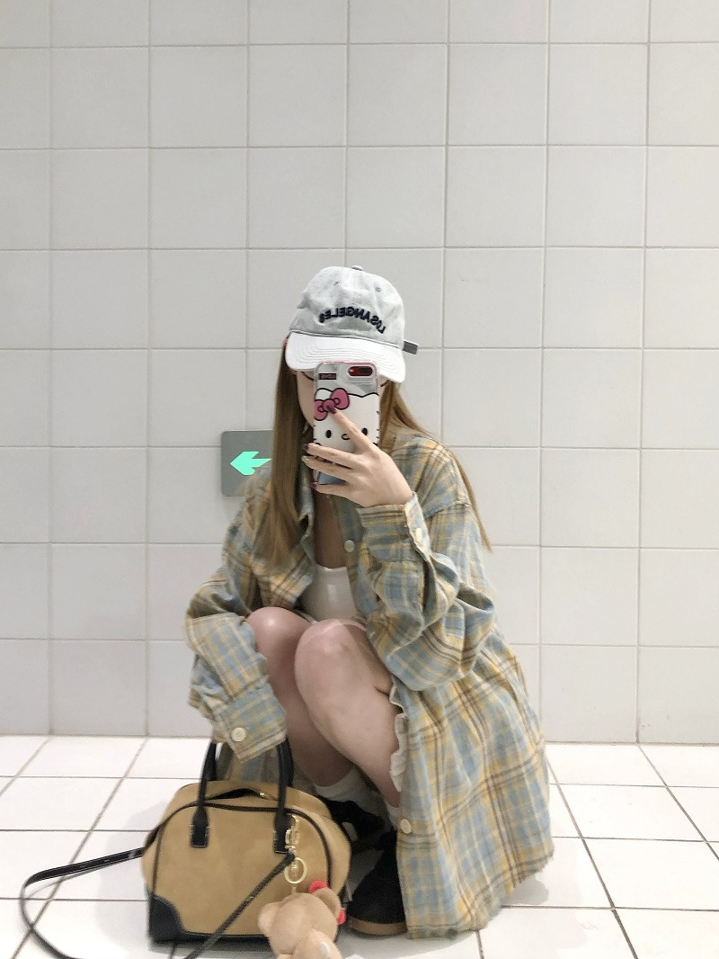 Retro Plaid Color-Blocking Long Sleeve Shirt for Men and Women - Versatile Casual Oversized Style for Early Spring Retro Plaid Color-Blocking Long Sleeve Shirt for Men and Women - Versatile Casual Oversized Style for Early Spring