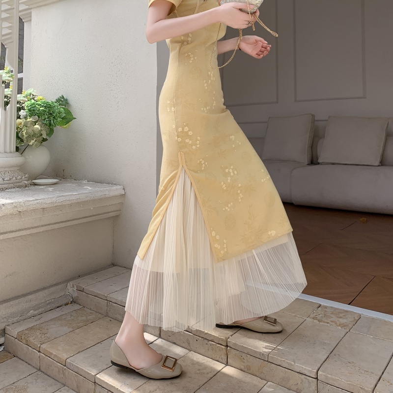 Retro Qipao Inner Slip Dress with Mesh Pleated Half Skirt, Layered Lace Solid Color Flared Design, Perfect for Y2K Fashion Retro Qipao Inner Slip Dress with Mesh Pleated Half Skirt, Layered Lace Solid Color Flared Design, Perfect for Y2K Fashion