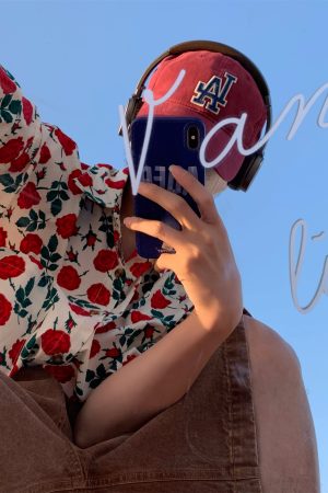 Retro Rose Print Short Sleeve Shirt - Handmade Hawaiian Style Vintage Top for Couples - Perfect for Beach Days