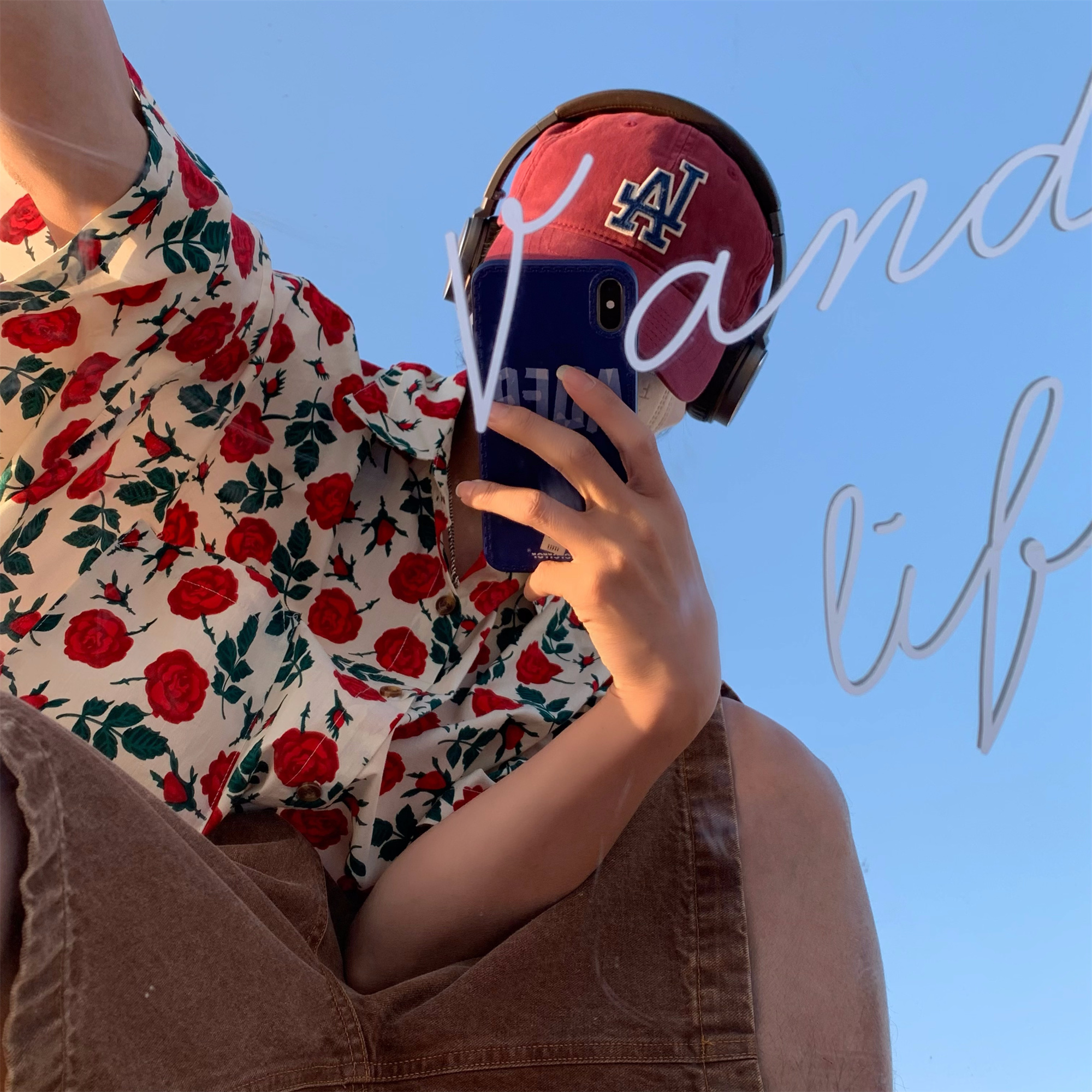 Retro Rose Print Short Sleeve Shirt - Handmade Hawaiian Style Vintage Top for Couples - Perfect for Beach Days Retro Rose Print Short Sleeve Shirt - Handmade Hawaiian Style Vintage Top for Couples - Perfect for Beach Days