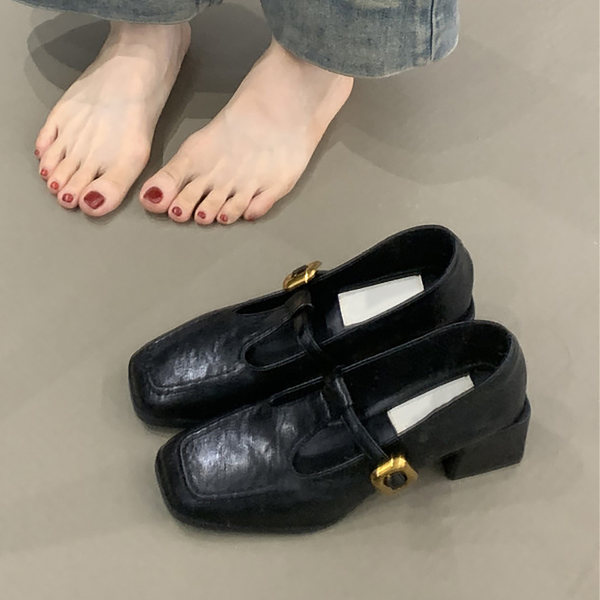 Retro Sheepskin High-Heeled Mary Jane Shoes - Square Toe, Chunky Heel, One-Strap Buckle, Elegant Commuter Style for Women Retro Sheepskin High-Heeled Mary Jane Shoes - Square Toe, Chunky Heel, One-Strap Buckle, Elegant Commuter Style for Women