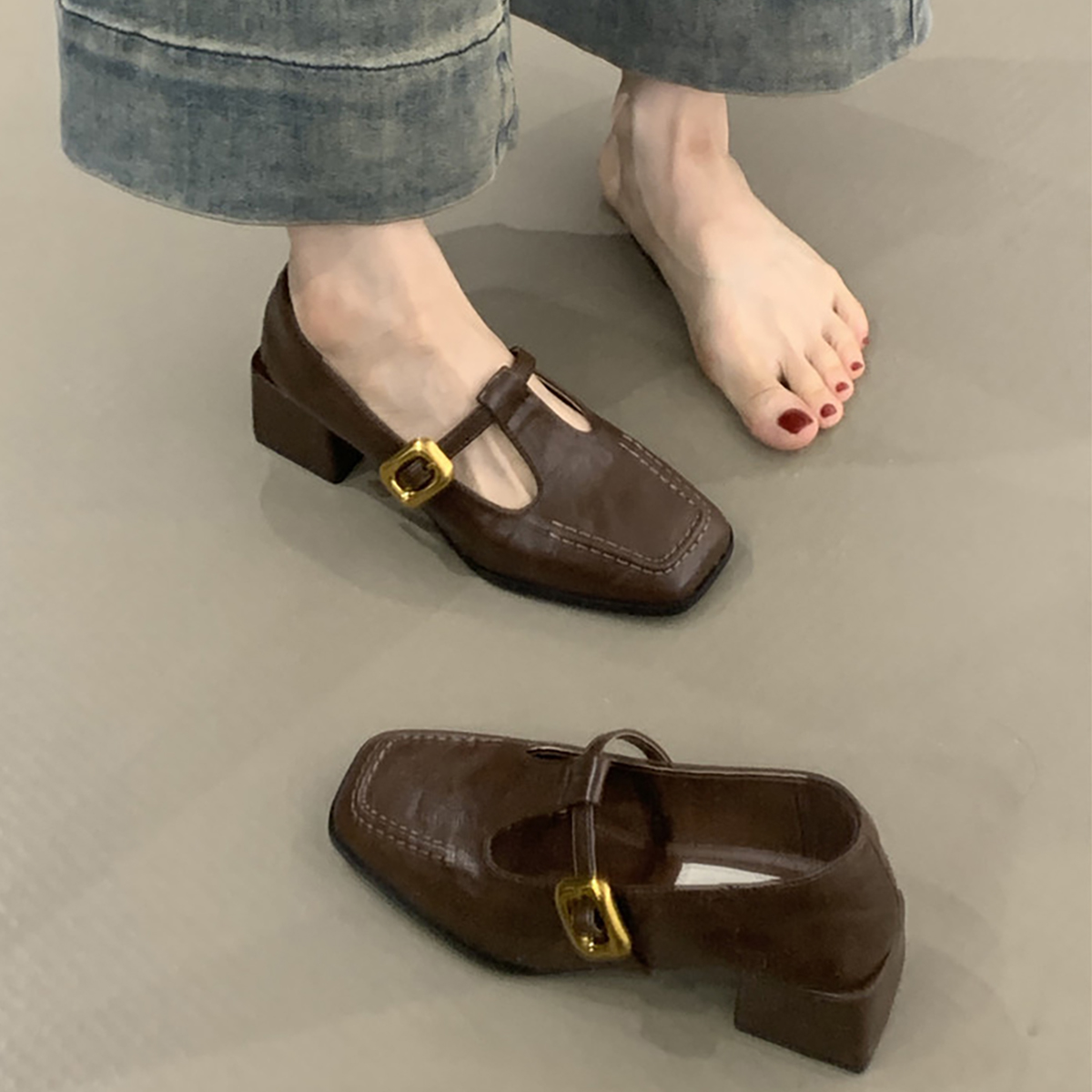 Retro Sheepskin High-Heeled Mary Jane Shoes - Square Toe, Chunky Heel, One-Strap Buckle, Elegant Commuter Style for Women Retro Sheepskin High-Heeled Mary Jane Shoes - Square Toe, Chunky Heel, One-Strap Buckle, Elegant Commuter Style for Women