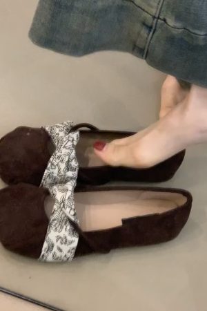 Retro Sheepskin Mary Jane Shoes for Women, Shallow Round Toe, Chinese Style Flats for Skirts, Ballet-Inspired Footwear