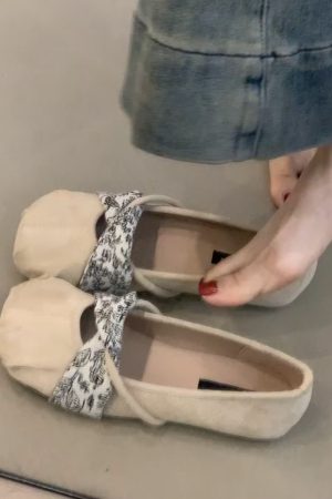 Retro Sheepskin Mary Jane Shoes for Women, Shallow Round Toe, Chinese Style Flats for Skirts, Ballet-Inspired Footwear