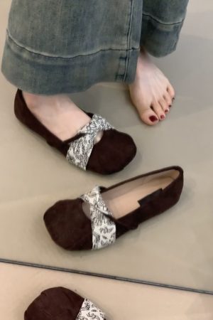 Retro Sheepskin Mary Jane Shoes for Women, Shallow Round Toe, Chinese Style Flats for Skirts, Ballet-Inspired Footwear