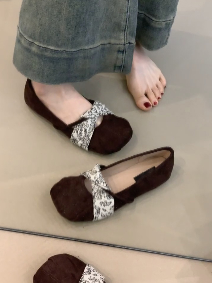 Retro Sheepskin Mary Jane Shoes for Women, Shallow Round Toe, Chinese Style Flats for Skirts, Ballet-Inspired Footwear Retro Sheepskin Mary Jane Shoes for Women, Shallow Round Toe, Chinese Style Flats for Skirts, Ballet-Inspired Footwear