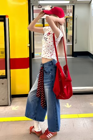 Retro Short-Sleeve T-Shirt for Women, Summer All-Over Print Heart & Dog Paw, White Slim Fit Top for Sweet & Spicy Style