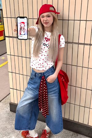 Retro Short-Sleeve T-Shirt for Women, Summer All-Over Print Heart & Dog Paw, White Slim Fit Top for Sweet & Spicy Style