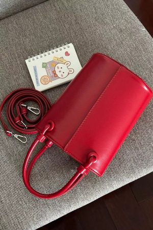 Retro Small-Volume Bucket Bag for Autumn/Winter - Versatile Shoulder & Crossbody Design with Enhanced Texture