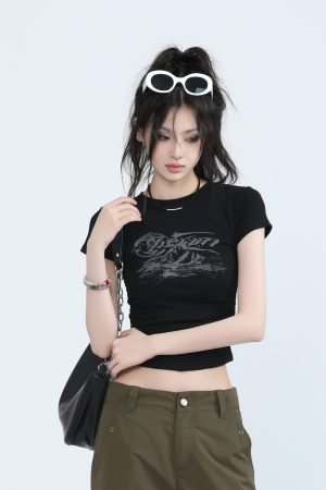 Retro Spicy Girl Slim-Fit Short Sleeve T-Shirt for Women - American Style Graphic Tee, Casual 90s Inspired Fashion Top