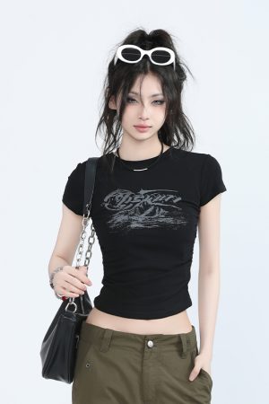 Retro Spicy Girl Slim-Fit Short Sleeve T-Shirt for Women - American Style Graphic Tee, Casual 90s Inspired Fashion Top