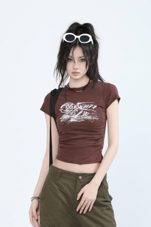 Retro Spicy Girl Slim-Fit Short Sleeve T-Shirt for Women - American Style Graphic Tee, Casual 90s Inspired Fashion Top