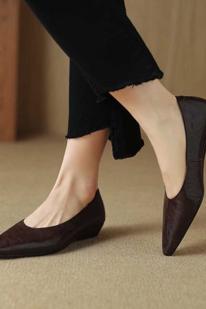 Retro Square-Toe Flats for Women - Soft Leather, Slip-On Comfort, Vintage-Inspired Grandma Shoes
