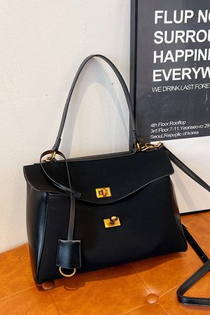 Retro Tote Bag for Women, Large Capacity Commuter Shoulder Bag, Sweet and Cool Travel Handbag, Stylish Everyday Tote