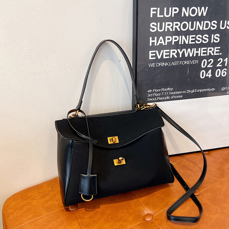 Retro Tote Bag for Women, Large Capacity Commuter Shoulder Bag, Sweet and Cool Travel Handbag, Stylish Everyday Tote Retro Tote Bag for Women, Large Capacity Commuter Shoulder Bag, Sweet and Cool Travel Handbag, Stylish Everyday Tote