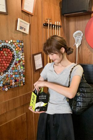 Ribbed V-Neck Fitted Short Sleeve Women's T-Shirt - Slim Solid Color Top for Summer 2025, Casual Chic Style