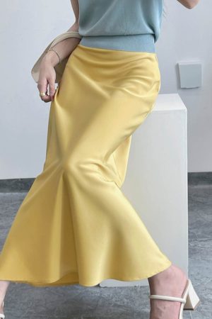 Satin Half Skirt with Diagonal Cut, Flared Design, High Waist, Silky Elastic Waist, Versatile Glossy Mid-Length Acetate Skirt