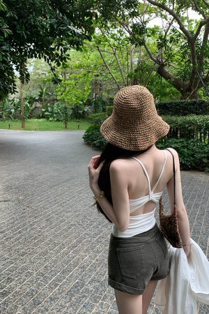 Seductive Camisole for Women with Chest Pads - Versatile Basic Top for Hot Girl Style, Perfect for Y2K and Everyday Wear