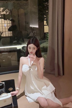 Sexy Halter Neck Dress - Strapless Two-Way Wear, Slim Fit with Built-in Bra Pads, Perfect for 90s and Y2K Inspired Styles