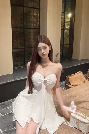 Sexy Halter Neck Dress - Strapless Two-Way Wear, Slim Fit with Built-in Bra Pads, Perfect for 90s and Y2K Inspired Styles