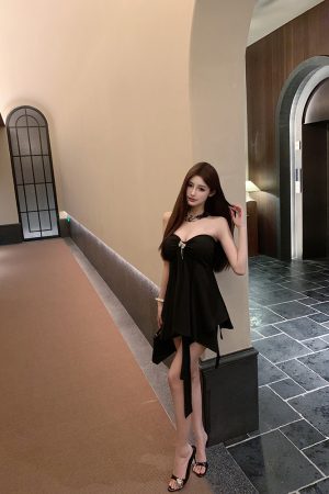 Sexy Halter Neck Dress - Strapless Two-Way Wear, Slim Fit with Built-in Bra Pads, Perfect for 90s and Y2K Inspired Styles