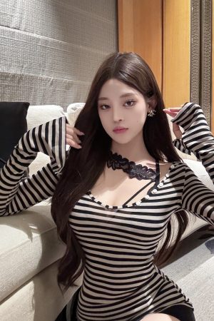 Sexy Lace Layered Top with Built-In Chest Pad - Women's Outerwear for Y2K and Korean Style Fashion