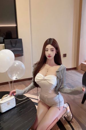 Sexy Lace Strapless Camisole Top with Heavy Bow and Built-in Bra Padding - Perfect for Y2K and Night Out Styles