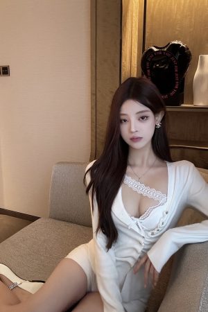 Sexy Layered Lace Camisole for Women with Built-In Padding â€“ Elegant Lingerie Top for Y2K and Romantic Styles