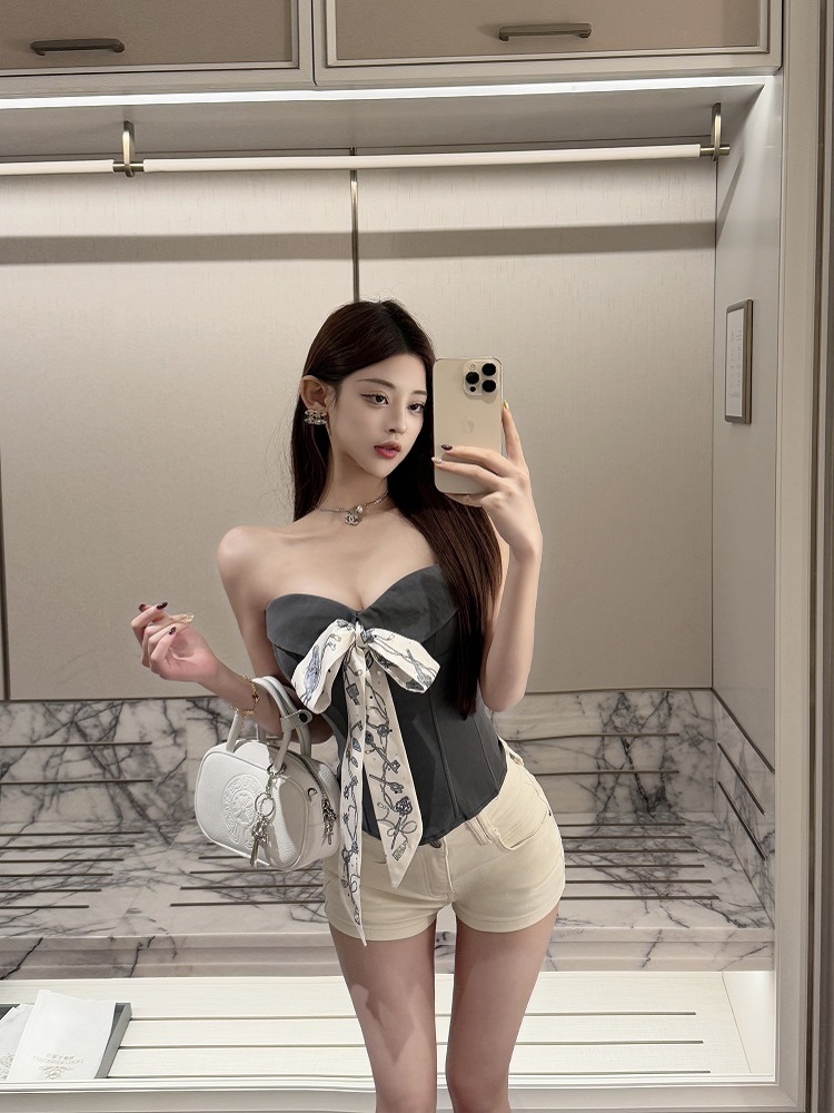 Sexy Strapless Camisole for Women with Bow and Fishbone Corset - Elegant High-End Feel, Perfect for Night Out or Special Occasions Sexy Strapless Camisole for Women with Bow and Fishbone Corset - Elegant High-End Feel, Perfect for Night Out or Special Occasions