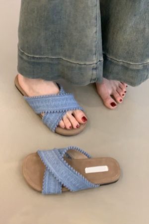 Sheepskin Flat Cross-Strap Sandals for Women - Casual Beach Footwear Perfect for Summer Outfits and Skirts