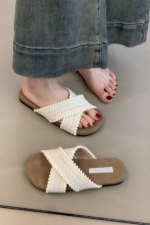 Sheepskin Flat Cross-Strap Sandals for Women - Casual Beach Footwear Perfect for Summer Outfits and Skirts